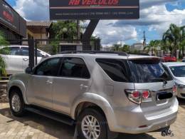 TOYOTA - HILUX SW4 - 2011/2012 - Prata - Sob Consulta