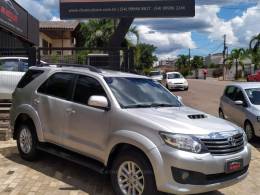 TOYOTA - HILUX SW4 - 2011/2012 - Prata - Sob Consulta