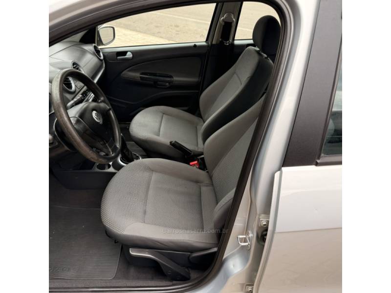 VOLKSWAGEN - VOYAGE - 2011/2012 - Prata - Sob Consulta