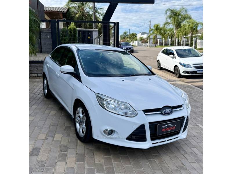 FORD - FOCUS - 2015/2015 - Branca - Sob Consulta