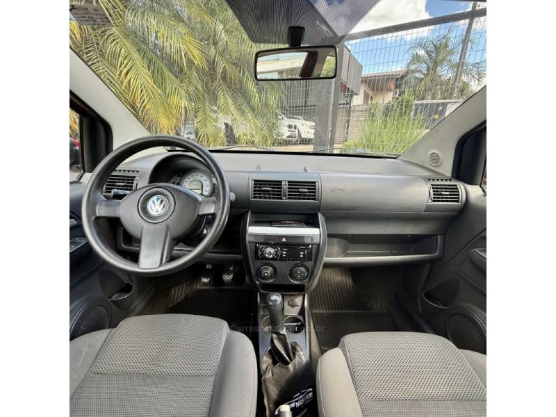 VOLKSWAGEN - FOX - 2009/2009 - Vermelha - Sob Consulta