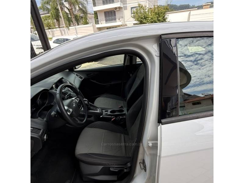 FORD - FOCUS - 2015/2015 - Branca - Sob Consulta