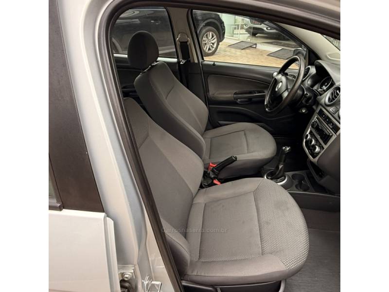 VOLKSWAGEN - VOYAGE - 2011/2012 - Prata - Sob Consulta