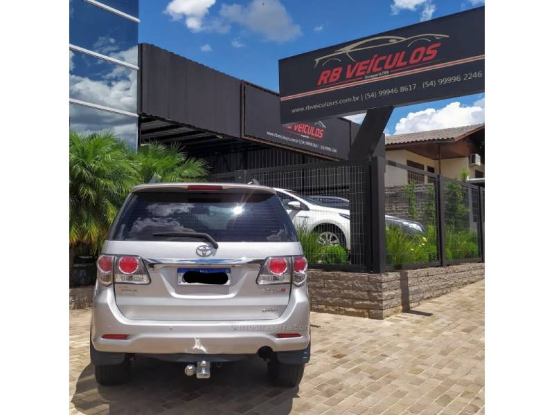 TOYOTA - HILUX SW4 - 2011/2012 - Prata - Sob Consulta