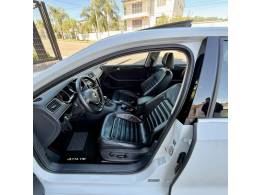VOLKSWAGEN - JETTA - 2015/2015 - Branca - Sob Consulta