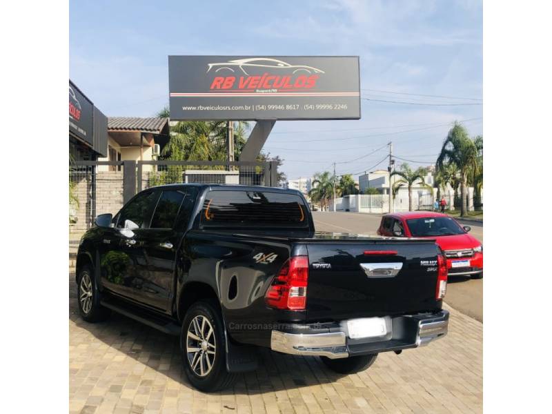 TOYOTA - HILUX - 2018/2018 - Preta - Sob Consulta