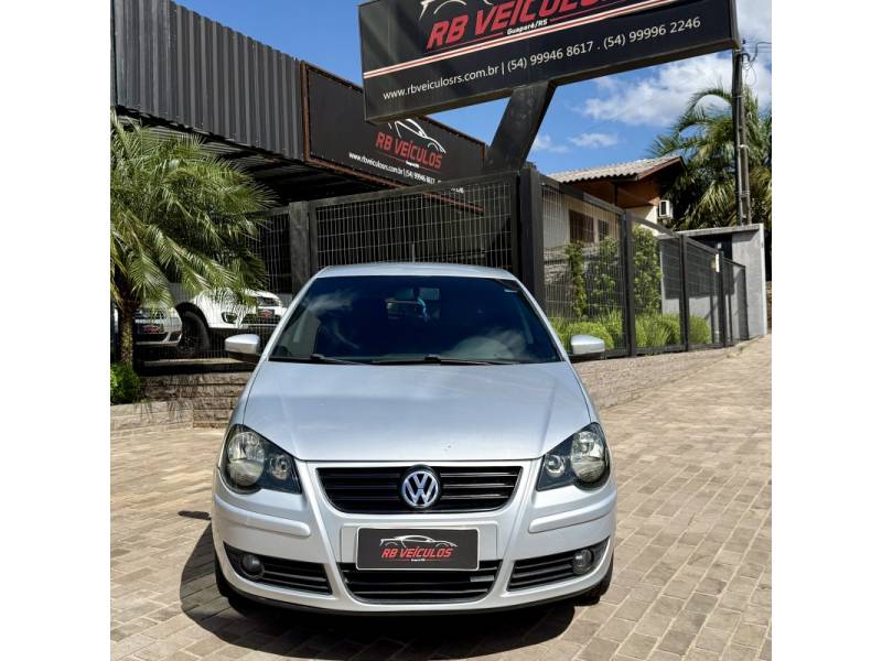 VOLKSWAGEN - POLO - 2010/2011 - Prata - Sob Consulta