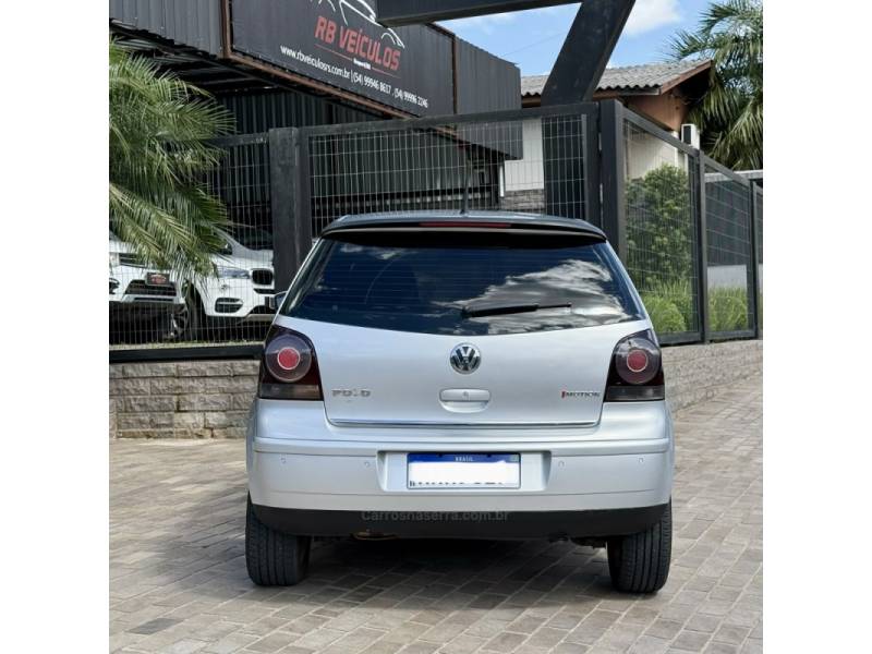VOLKSWAGEN - POLO - 2010/2011 - Prata - Sob Consulta