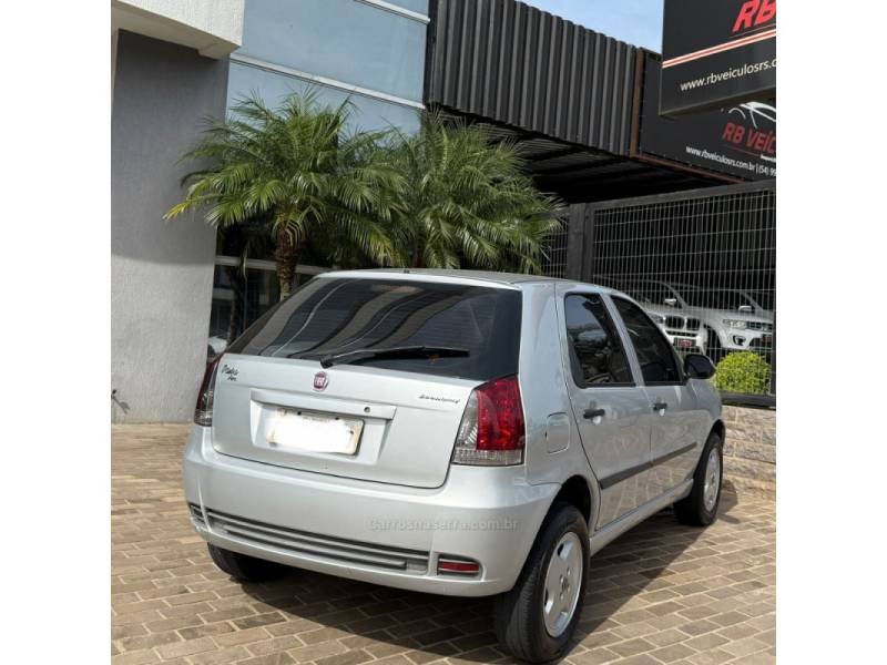 FIAT - PALIO - 2013/2014 - Prata - Sob Consulta