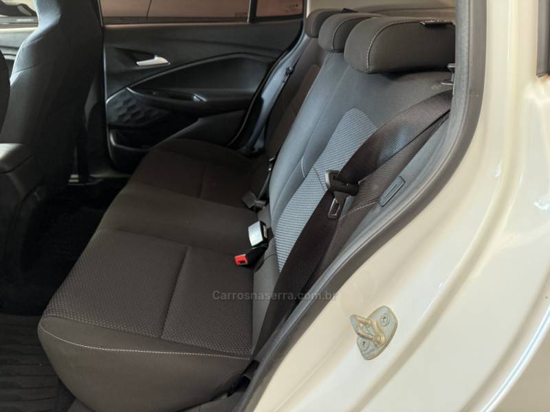 CHEVROLET - ONIX - 2022/2023 - Branca - Sob Consulta
