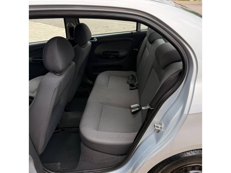 VOLKSWAGEN - VOYAGE - 2011/2012 - Prata - Sob Consulta