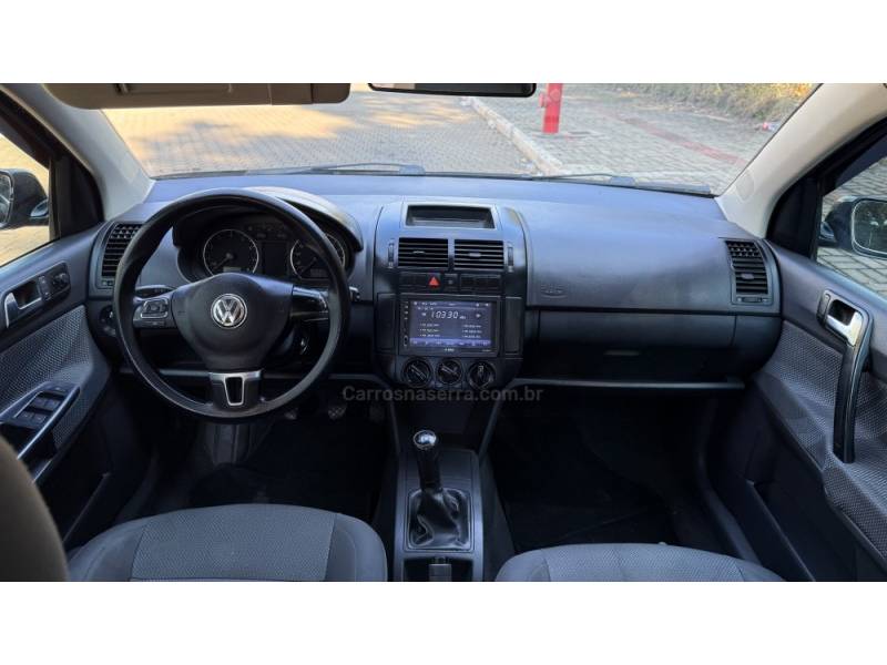 VOLKSWAGEN - POLO SEDAN - 2009/2009 - Preta - Sob Consulta