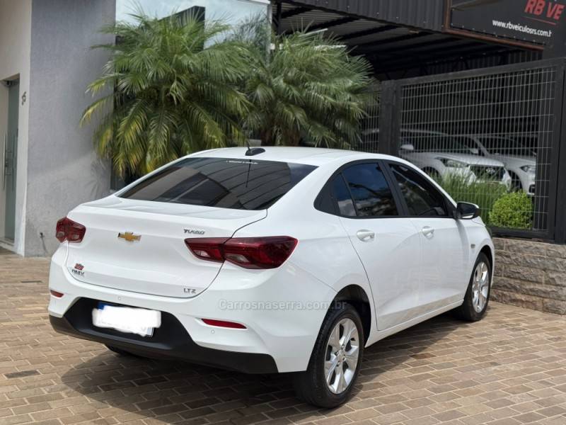 CHEVROLET - ONIX - 2022/2023 - Branca - Sob Consulta